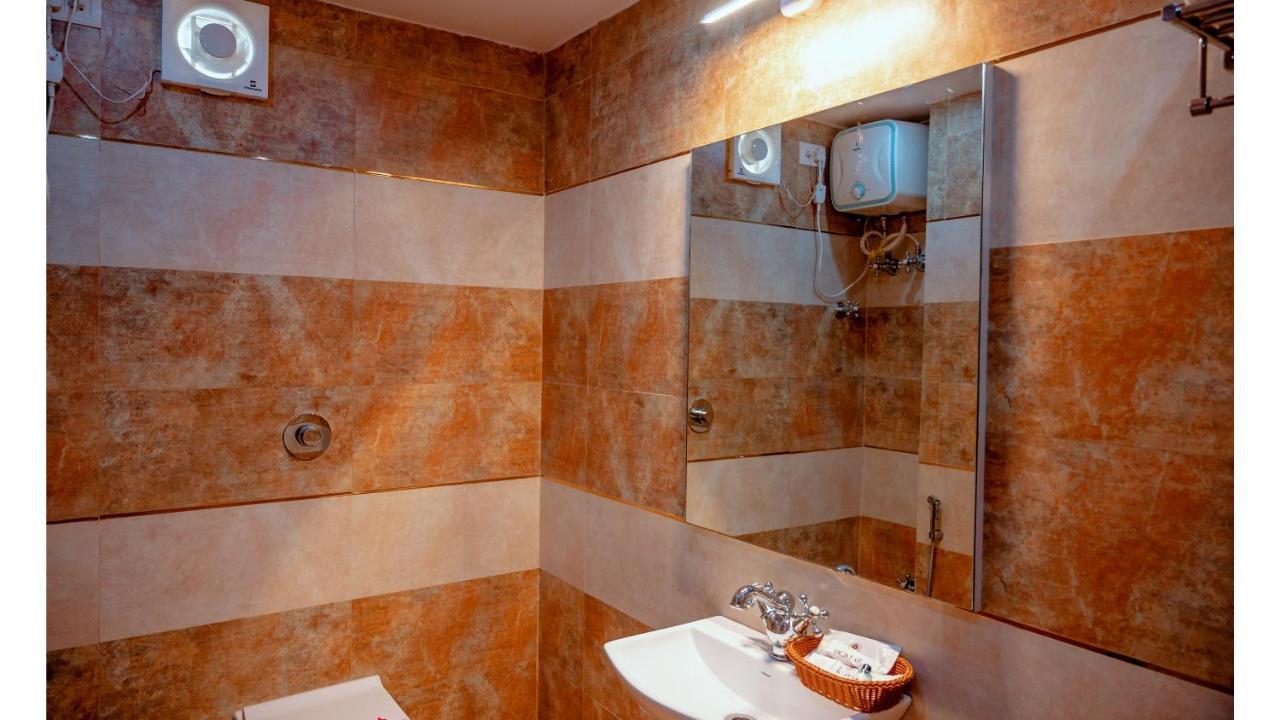 Hotel Dc Star Tarapith Eksteriør bilde