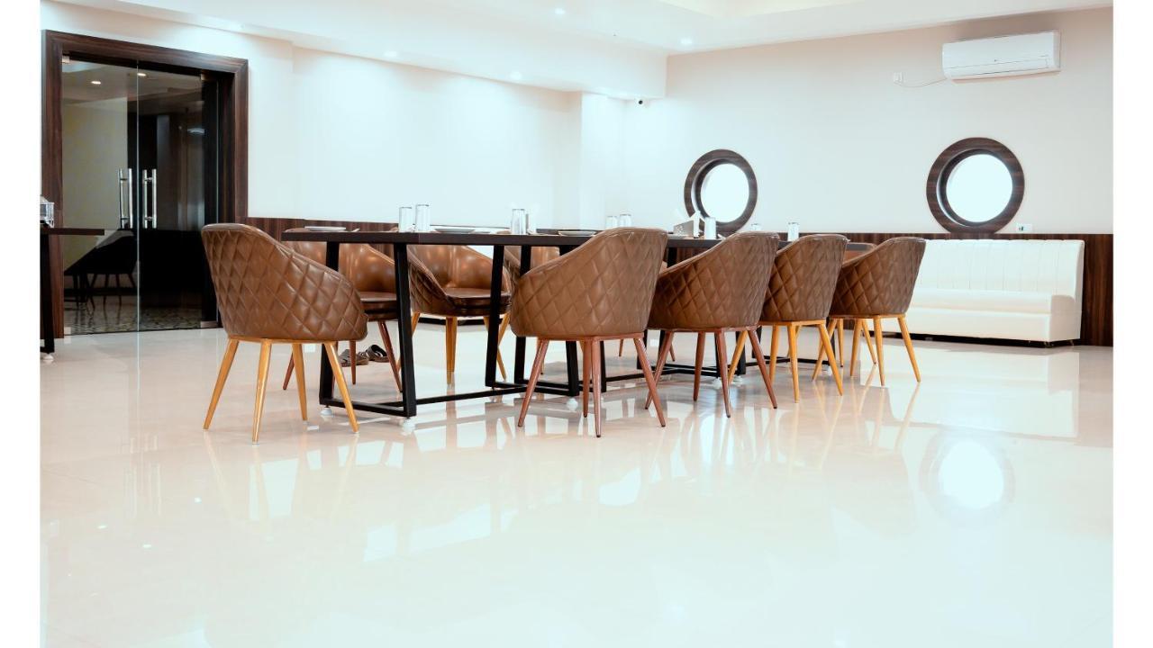 Hotel Dc Star Tarapith Eksteriør bilde